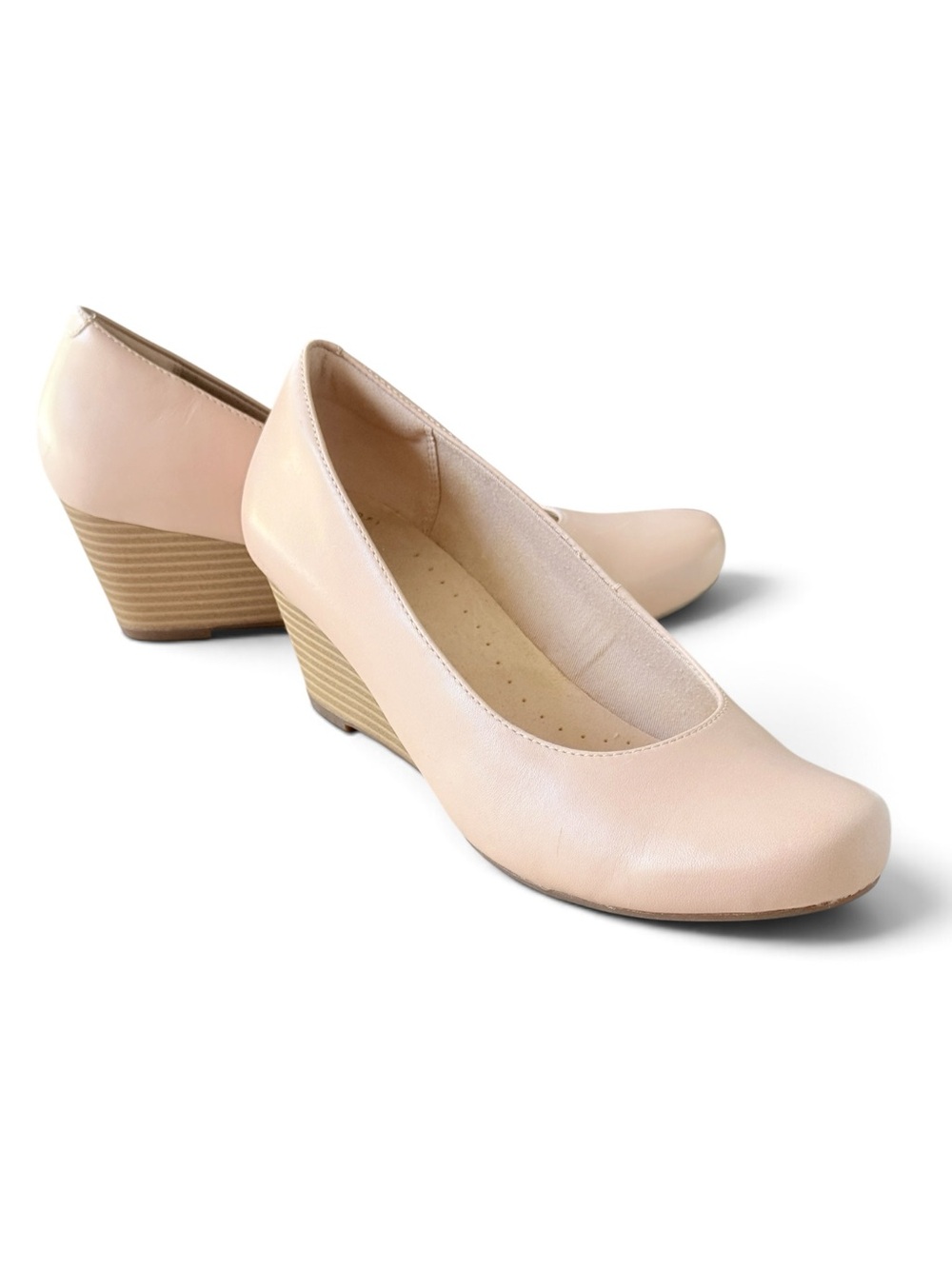 Clarks Collection Flores Petra Pale Pink Low Wedge Pumps Round Toe Size 9 EU 40